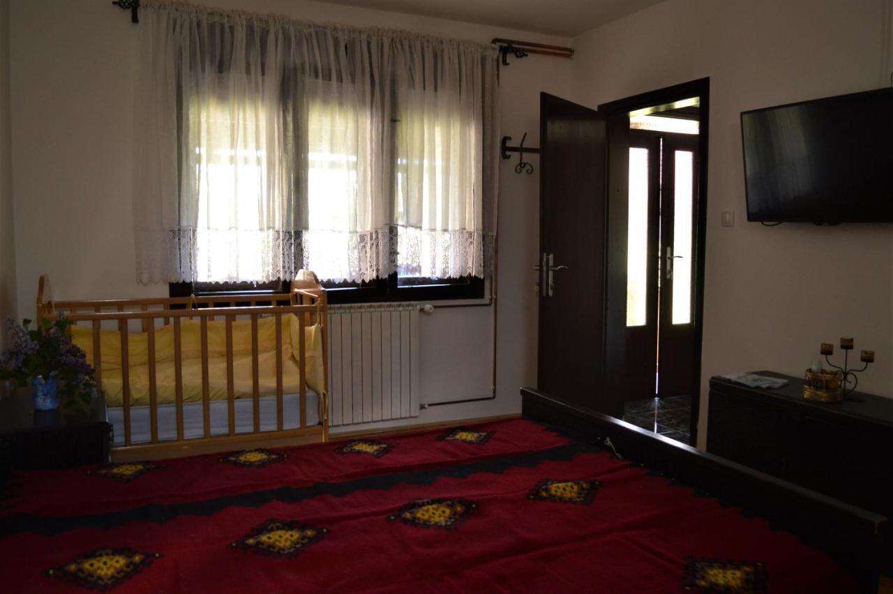 Suricka Bajka Appartement Loznica Buitenkant foto